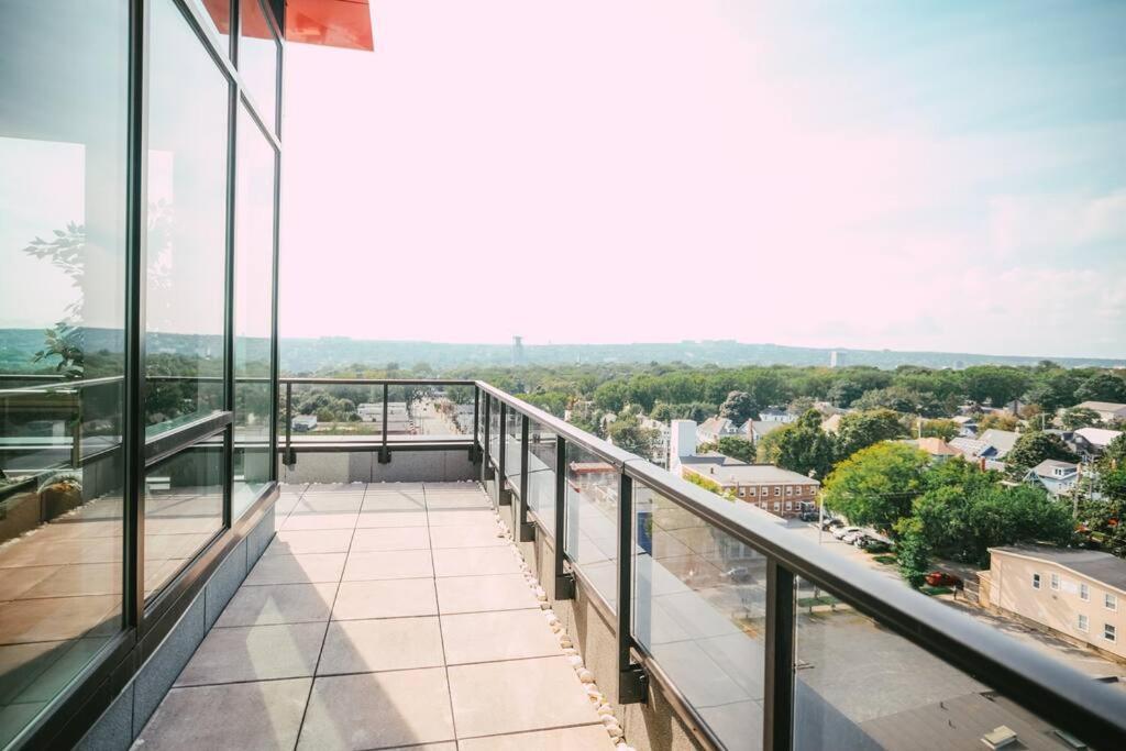 New Luxury 2Br Penthouse Apt In Central Halifax Kültér fotó