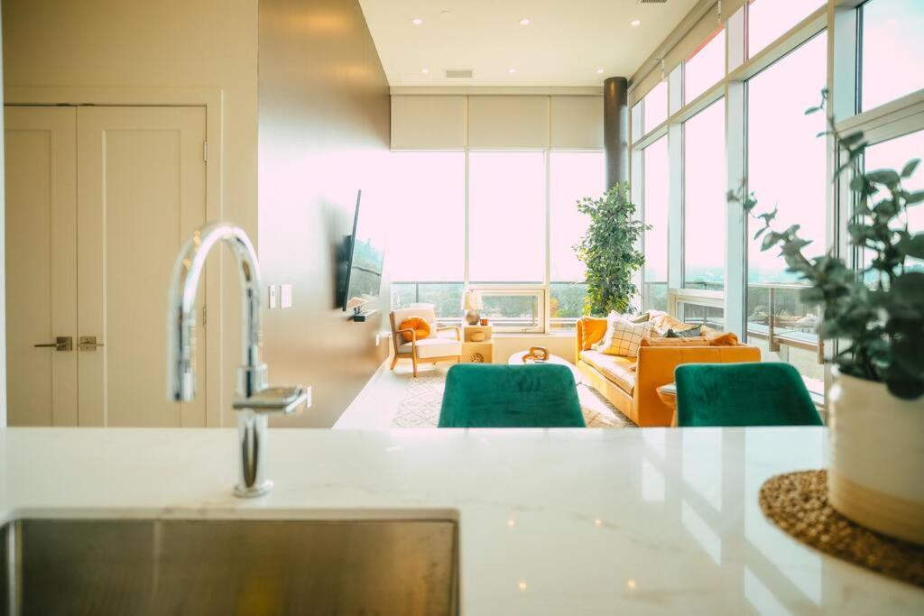 New Luxury 2Br Penthouse Apt In Central Halifax Kültér fotó